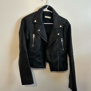 Abercrombie & Fitch • Cropped Fittes Vegan Leather Biker Jacket
